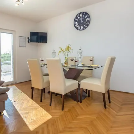 Apartment For Families With Children - 20987 *